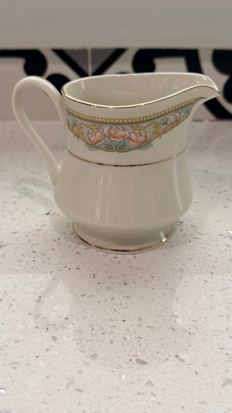 Vintage Woodstock by RANMARU Creamer 3 3/8”